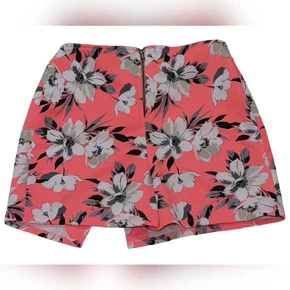 Hollister Pink and Black Skort Vibrant Floral Design - Picture 2 of 6
